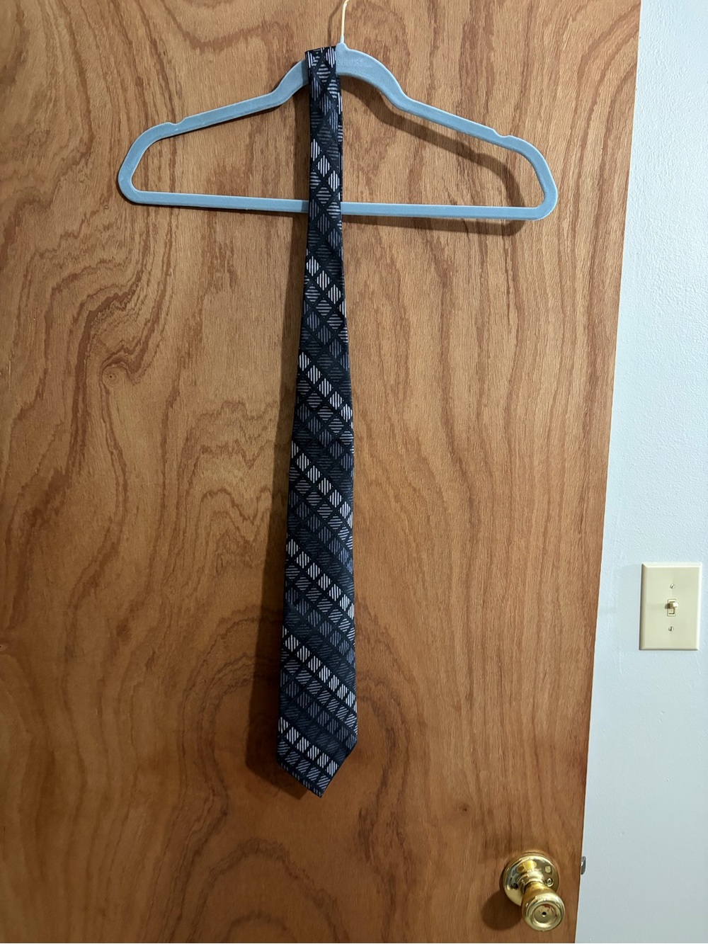 Carlos Devenezia Men's Silk Black and Gray Geometric Pattern Tie